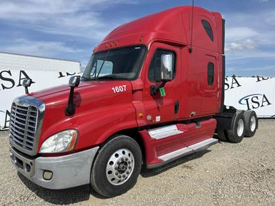 Freightliner Cascadia 125 Sleeper Semi Truck