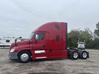Freightliner Cascadia 125 Sleeper Semi Truck
