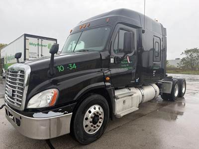 Freightliner Cascadia 125 Sleeper Semi Truck