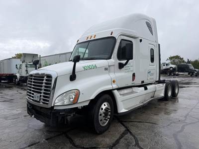 Freightliner Cascadia 125 Sleeper Semi Truck