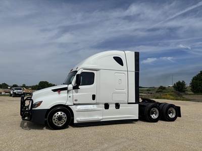 Freightliner Cascadia 126 Sleeper Semi Truck