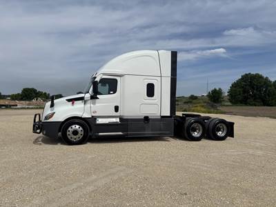 Freightliner Cascadia 126 Sleeper Semi Truck