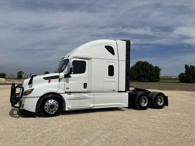 Freightliner Cascadia 126 Sleeper Semi Truck