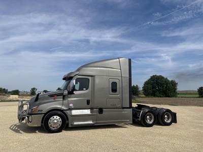 Freightliner Cascadia 126 Sleeper Semi Truck