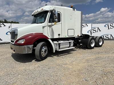 Freightliner Columbia 112 Sleeper Semi Truck