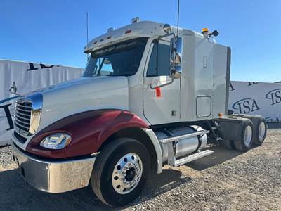 Freightliner Columbia 112 Sleeper Semi Truck