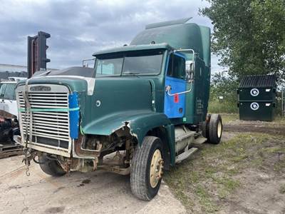 Freightliner FLD120 Sleeper Semi Truck