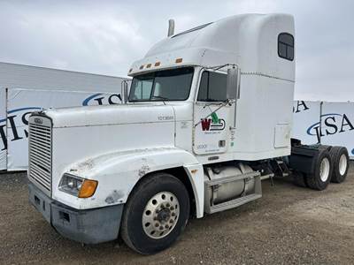 Freightliner FLD120 Sleeper Semi Truck