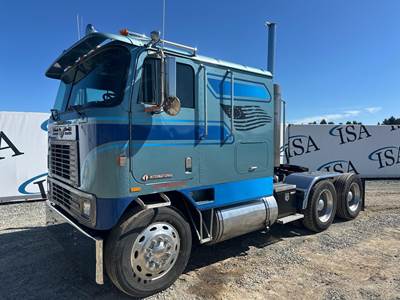 International 9600 Sleeper Semi Truck