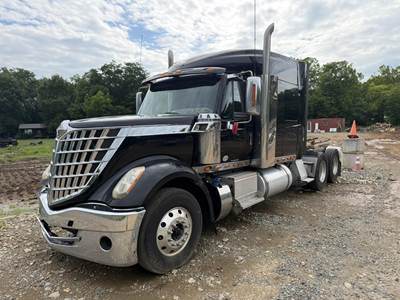 International LoneStar Sleeper Semi Truck