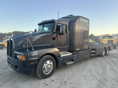 Kenworth T600 Sleeper Semi Truck