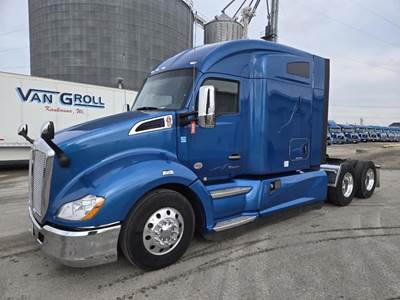 Kenworth T680 Sleeper Semi Truck
