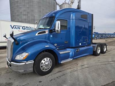 Kenworth T680 Sleeper Semi Truck