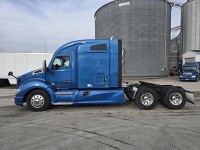 Kenworth T680 Sleeper Semi Truck