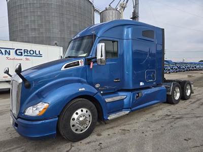 Kenworth T680 Sleeper Semi Truck