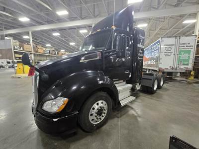 Kenworth T680 Sleeper Semi Truck