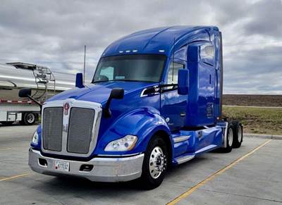 Kenworth T680 Sleeper Semi Truck
