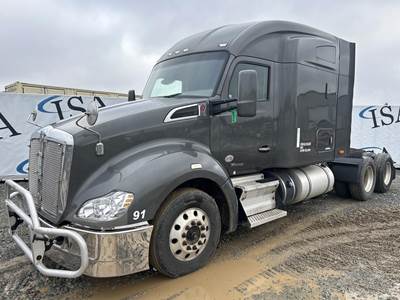 Kenworth T680 Sleeper Semi Truck