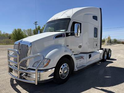 Kenworth T680 Sleeper Semi Truck