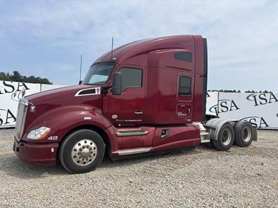Kenworth T680 Sleeper Semi Truck