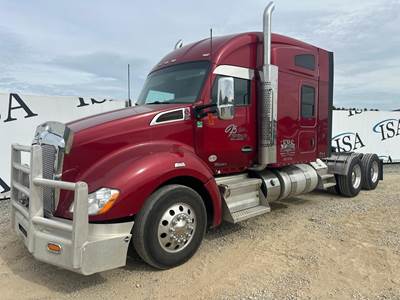 Kenworth T680 Sleeper Semi Truck