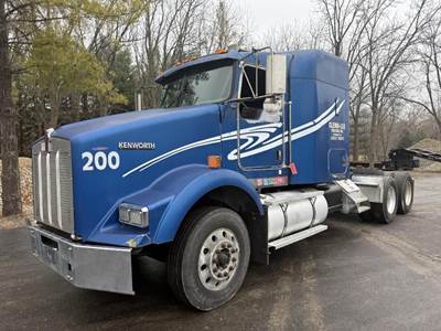Kenworth T800 Sleeper Semi Truck