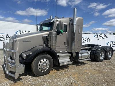 Kenworth T800 Sleeper Semi Truck