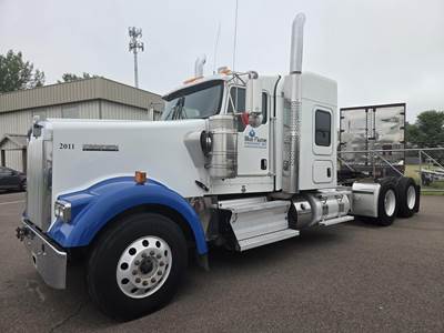 Kenworth W900 Sleeper Semi Truck