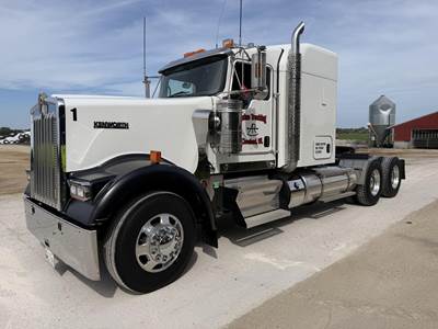 Kenworth W900L Sleeper Semi Truck