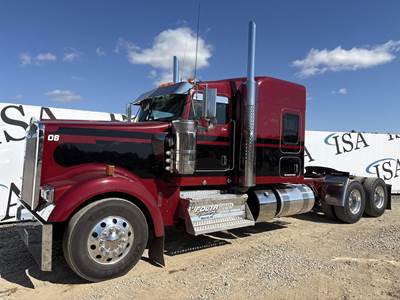 Kenworth W900L Sleeper Semi Truck