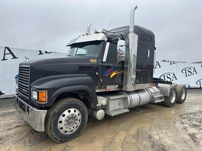 Mack Pinnacle CHU613 Sleeper Semi Truck