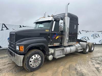 Mack Pinnacle CHU613 Sleeper Semi Truck