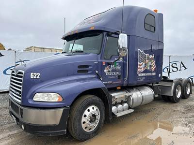 Mack Pinnacle CXU613 Sleeper Semi Truck