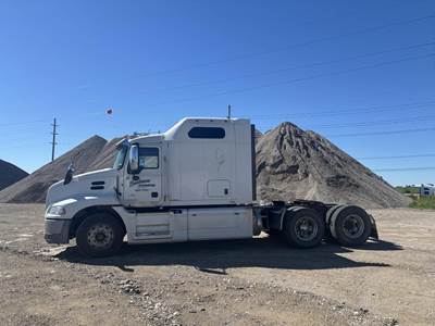 Mack Pinnacle CXU613 Sleeper Semi Truck