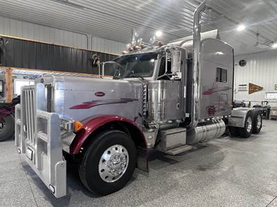 Peterbilt 379 Sleeper Semi Truck