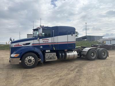 Peterbilt 384 Sleeper Semi Truck