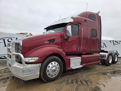 Peterbilt 387 Sleeper Semi Truck