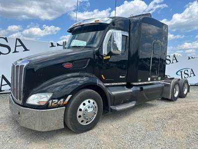 Peterbilt 579 Sleeper Semi Truck