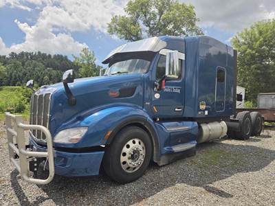 Peterbilt 579 Sleeper Semi Truck