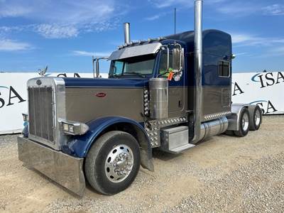 Peterbilt Sleeper Semi Truck