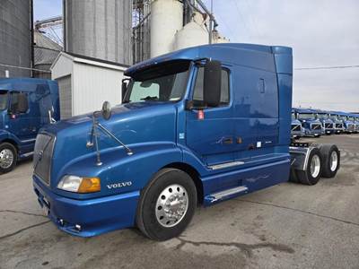 Volvo Sleeper Semi Truck