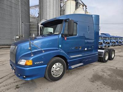 Volvo Sleeper Semi Truck