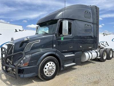 Volvo Sleeper Semi Truck