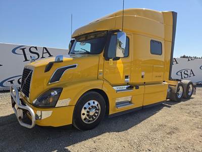 Volvo Sleeper Semi Truck
