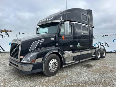 Volvo Sleeper Semi Truck