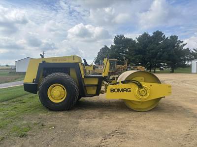 BOMAG BW213D Smooth Drum Roller Compactor