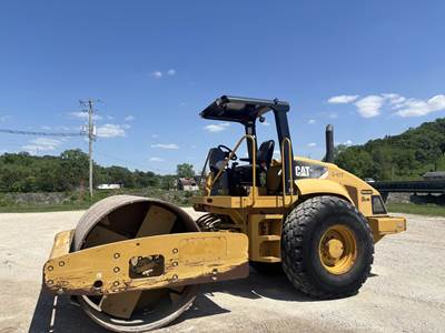 Caterpillar CS-563E Smooth Drum Roller Compactor