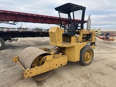 Caterpillar CS323C Smooth Drum Roller Compactor