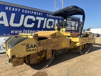 Sakai SW880 Smooth Drum Roller Compactor