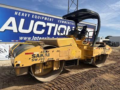 Sakai SW990-1 Smooth Drum Roller Compactor